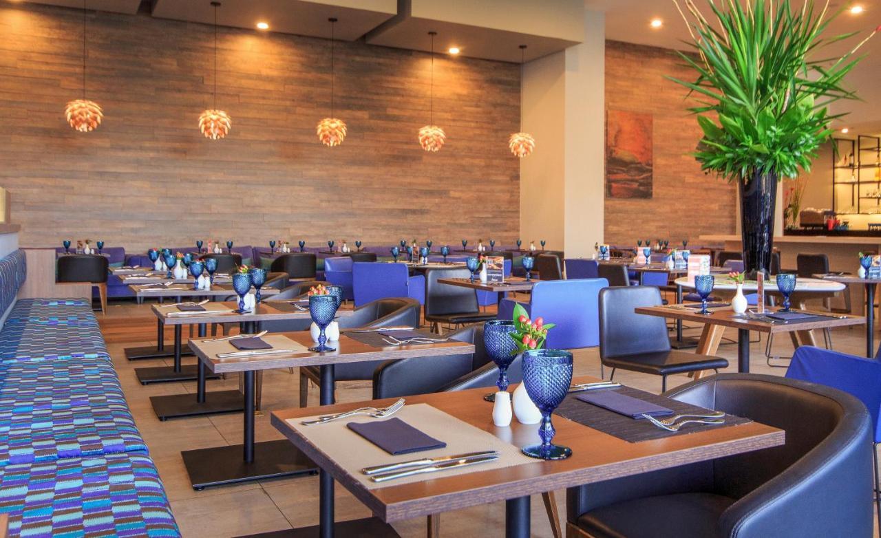 Novotel Medellin El Tesoro Exterior photo The interior of the restaurant