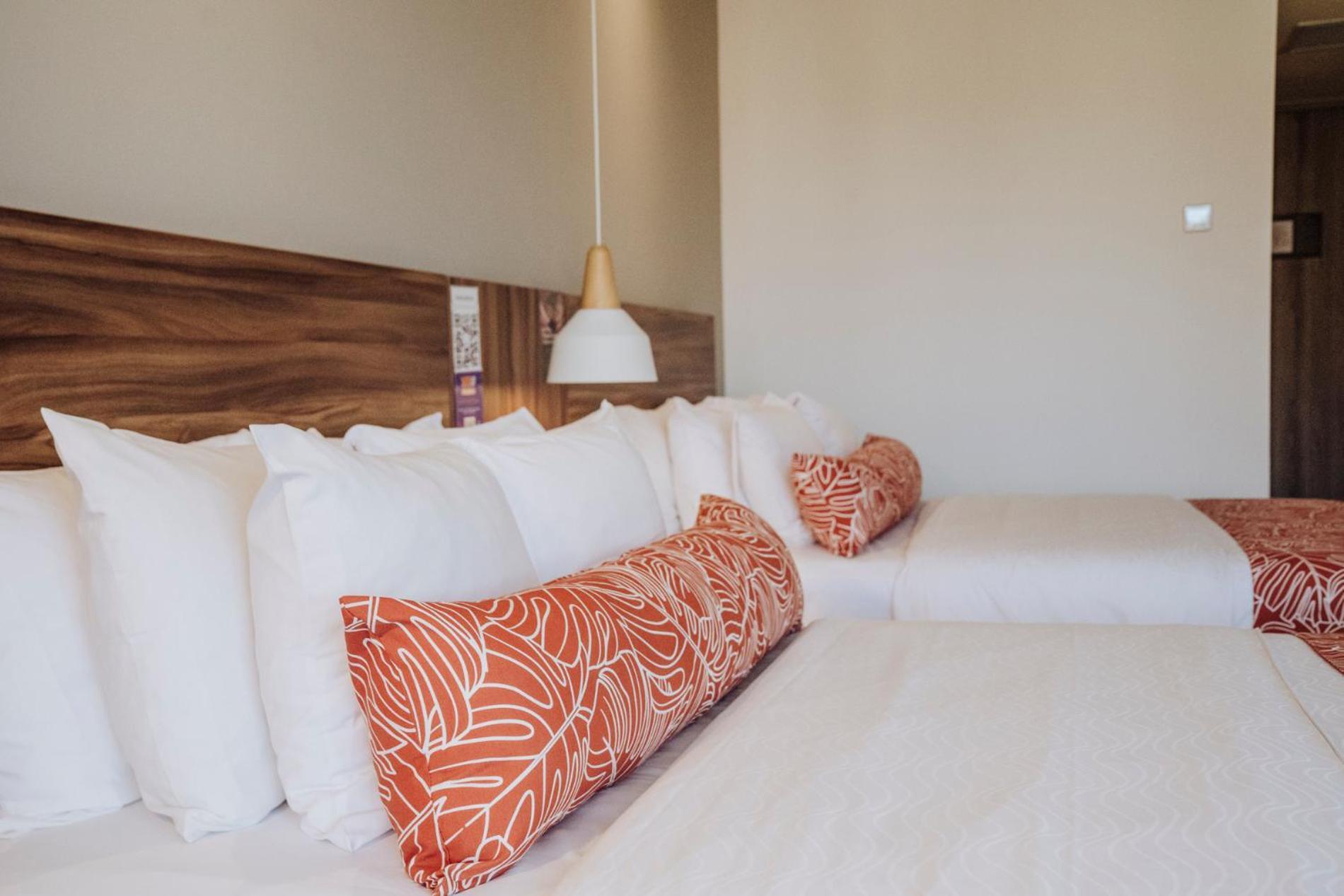 Novotel Medellin El Tesoro Exterior photo A bed with cushions