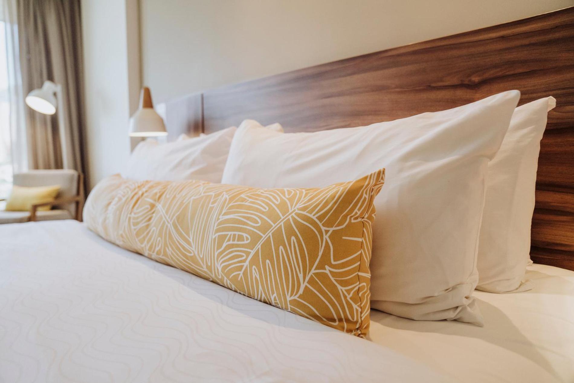 Novotel Medellin El Tesoro Exterior photo A body pillow on a bed