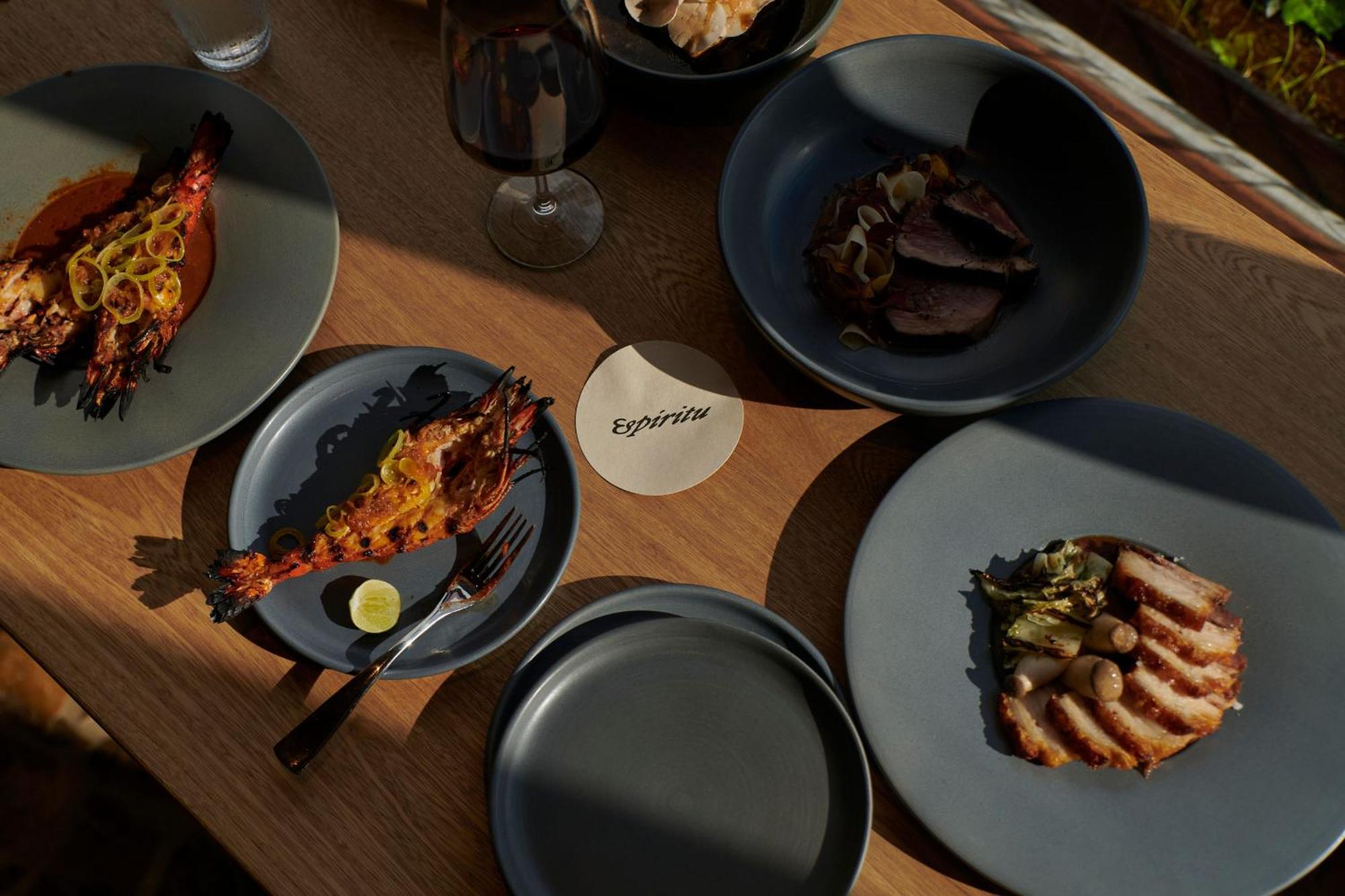 Novotel Medellin El Tesoro Exterior photo Dishes at VINE